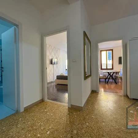 Апартаменты Accademia 10 Minutes From San Marco *