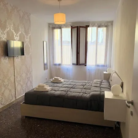 Accademia 10 Minutes From San Marco * Венеция