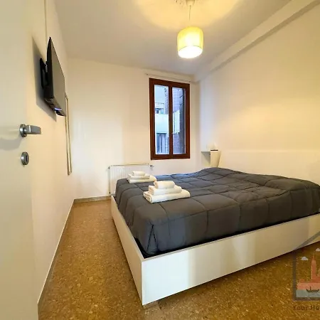 Accademia 10 Minutes From San Marco