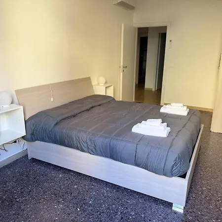 Accademia 10 Minutes From San Marco Апартаменты *